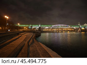 Андреевский (Пушкинский) мост мартовской ночью в Москве 2019. Редакционное фото, фотограф YuryKara / Фотобанк Лори