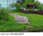 Смотровая площадка на левом берегу речки Елены (Ладожки). Село Старая Ладога, Ленинградская область (2019 год). Стоковое фото, фотограф Алексей Иванов / Фотобанк Лори