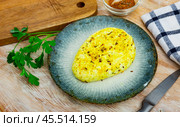 Traditional lithuanian farm cheese on plate with herbs and spices. Keptas varskes suris su ciberzole. Стоковое фото, фотограф Яков Филимонов / Фотобанк Лори