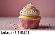 Festive cupcakes, baked with pastry sprinkles on a pink background with sequins, ideal for romantic celebrations. Valentine's Day, wedding. Стоковое AI-изображение, AI-художник Photojuli / Фотобанк Лори
