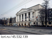 Московский энергетический институт (технический университет), главный учебный корпус на улице Красноказарменной, Москва (2020 год). Редакционное фото, фотограф Александр Кузнецов / Фотобанк Лори