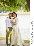 Newlyweds at a wedding photo shoot, full-length portrait. Стоковое фото, фотограф Evgenii Predibailo / Фотобанк Лори
