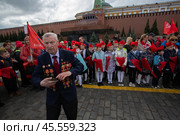 21.05.2023, Москва, Красная Площадь. Торжественный приём в пионеры. Дети в пилотках и с пионерскими галстуками на Красной Площади. Редакционное фото, фотограф Дмитрий Киселёв / Фотобанк Лори