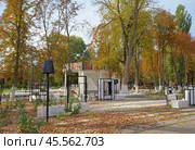Bobrov, Voronezh region, Russia, October 17, 2022:  Children's playground in central city Victory Park Bobrov. Редакционное фото, фотограф Алексей Антипов / Фотобанк Лори