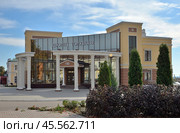 Bobrov, Voronezh region, Russia, October 17, 2022:  Palace of Celebrations (Wedding House) on Kirov Street. Редакционное фото, фотограф Алексей Антипов / Фотобанк Лори