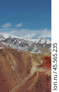Vertical aerial video from drone gains altitude over Сolorful Martian landscape. in Altai. Стоковое видео, видеограф Сергей Пристяжнюк (Serg Zastavkin) / Фотобанк Лори