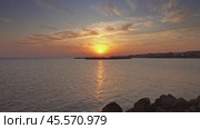 Resort beach with parasol and sea sunrise. Стоковое видео, видеограф Михаил Коханчиков / Фотобанк Лори