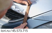 Car body shop. Repair man processes the welding seam using an angle grinder on replaced car part. Professional Body master grind old paint and rust. Rusty damage. Rusting car. Hands with tool close-up. Стоковое видео, видеограф Марина Демидюк / Фотобанк Лори