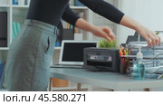 Office productivity tips for organizing workspace at home while printing and managing documents efficiently. Стоковое видео, видеограф Сергей Толмачёв / Фотобанк Лори
