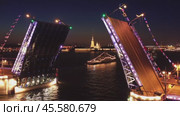 Aerial view of Palace bridge in St. Petersburg (2019 год). Стоковое видео, видеограф Михаил Коханчиков / Фотобанк Лори