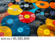 Colorful array of vinyl records displayed on a flat surface during a music gathering. Стоковое AI-изображение, AI-художник Юлия Гапеенко / Фотобанк Лори