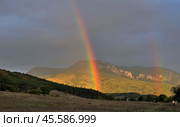 Double rainbow over mountains along Bakhchisaray highway in autumn, Bakhchisaray district, Republic of Crimea, Russia. Стоковое фото, фотограф Алексей Антипов / Фотобанк Лори