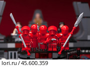 RUSSIAN, SAMARA - February 8, 2019. LEGO STAR WARS. Minifigures Star Wars - Elite Preatorian Guard. Редакционное фото, фотограф Андрей Аркуша / Фотобанк Лори