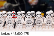 RUSSIA, May 16, 2018. Constructor Lego Star Wars. Mini-figures of soldiers of storm troopers. Редакционное фото, фотограф Андрей Аркуша / Фотобанк Лори