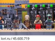 RUSSIA, SAMARA, FEBRUARY 15, 2020 - Lego Team of Famous Bounty Hunters Star Wars Characters. Редакционное фото, фотограф Андрей Аркуша / Фотобанк Лори