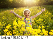 Charming little girl. Стоковое фото, фотограф Дмитрий Киселёв / Фотобанк Лори