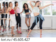 Female choreographer demonstrating stiletto dance moves to group of women. Стоковое фото, фотограф Яков Филимонов / Фотобанк Лори