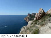 Вид на Чёрное море с горы Кастрон, Крым, Россия (2021 год). Редакционное фото, фотограф Free Wind / Фотобанк Лори