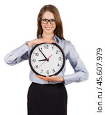 Smiling young woman holding a clock. Стоковое фото, фотограф Дмитрий Киселёв / Фотобанк Лори