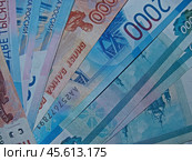 Банкноты Российской Федерации разной номинальной стоимости (2020 год). Редакционное фото, фотограф Сергей Елизарьев / Фотобанк Лори