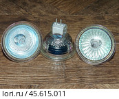 Различные лампы - накаливания, светодиодная, галогенная (галогеновая). Применяются для бытового, промышленного и уличного освещения. Стоковое фото, фотограф Сергей Елизарьев / Фотобанк Лори