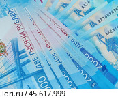 Банкноты Российской Федерации 2 000 рублей. Введена в оборот 12 октября 2017 года. (2018 год). Редакционное фото, фотограф Сергей Елизарьев / Фотобанк Лори