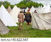 Фрагмент палаточного лагеря участников фестиваля исторической реконструкции "Русборг" (2024 год). Редакционное фото, фотограф Вячеслав Палес / Фотобанк Лори