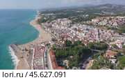 Aerial view of the seaside resort town of San Paul de Mar in Catalonia, Spain. Стоковое видео, видеограф Яков Филимонов / Фотобанк Лори
