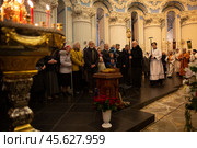 16.04.2023, Истра. Крестный ход во время Пасхальной службы в Cтавропигиальном Воскресенском Новоиерусалимском мужском монастыре Русской православной церкви. Редакционное фото, фотограф Дмитрий Киселёв / Фотобанк Лори