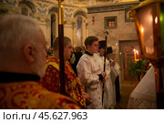 16.04.2023, Истра. Священнослужители во время Пасхальной службы в Cтавропигиальном Воскресенском Новоиерусалимском мужском монастыре Русской православной церкви. Редакционное фото, фотограф Дмитрий Киселёв / Фотобанк Лори