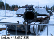 Подбитый трофейный американский танк М1 Абрамс на выставке военной техники. Редакционное фото, фотограф Sergei Gorin / Фотобанк Лори