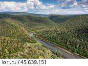 Южный Урал, река Зилим в горном ущелье. Вид с воздуха. The Southern Urals, the Zilim River In the mountain gorge. Aerial view. Стоковое фото, фотограф Евгений Романов / Фотобанк Лори