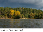 Lake Ladoga near the village Lumivaara on a sunny autumn day, Ladoga skerries, Lakhdenpokhya, Republic of Karelia, Russia. Стоковое фото, фотограф Ula Ulachka / Фотобанк Лори