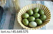 Coloring pale green eggs with hibiscus tea and turmeric in a basket. Natural dyes for Easter eggs. Preparing for Easter. Painted khaki color Easter eggs. Eggs painted by natural dye. Olive green color. Стоковое видео, видеограф Марина Демидюк / Фотобанк Лори