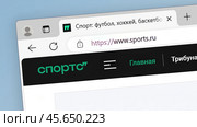Окно браузера с интернет-страницей сайта Спортс. Редакционное фото, фотограф Илья Старков / Фотобанк Лори