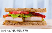 Delicious sandwich with fried chicken nuggets, lettuce and tomatoe. Стоковое фото, фотограф Яков Филимонов / Фотобанк Лори