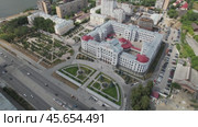 Здание управления Свердловской железной дорогой в Екатеринбурге - съемка с дрона в 2022 году. Редакционное видео, видеограф Владислав Самошкин / Фотобанк Лори
