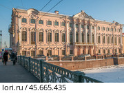 Зимний Санкт-Петербург. Река Мойка. Вид с Зеленого моста на Строгановский дворец (2012 год). Стоковое фото, фотограф Александр Алексеев / Фотобанк Лори