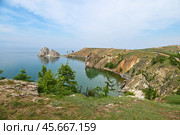 Скала Шаманка. Хужирский залив летним днем. Озеро Байкал. Стоковое фото, фотограф Александр Тараканов / Фотобанк Лори