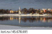 Вид на Тверицкую набережную Волги в Ярославле в начале зимы (2020 год). Стоковое фото, фотограф Николай Белавин / Фотобанк Лори