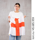 Sad young woman holding England flag against unicoloured background. Стоковое фото, фотограф Яков Филимонов / Фотобанк Лори