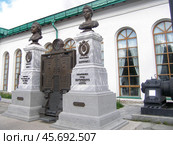 Памятники Петру Первому и Екатерине Первой в Екатеринбурге (2024 год). Редакционное фото, фотограф Елена Кочкина / Фотобанк Лори