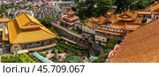 Kek Lok Si Temple in Penang, Malaysia, panoramic view, traditional Chinese architecture, golden roofs, lush greenery, surrounding cityscape, cultural heritage, beautiful landmark. Стоковое фото, фотограф Павел Муравьев / Фотобанк Лори