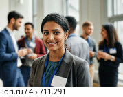 Индийская бизнесвумен на сетевом мероприятии с разноплановыми профессионалами, Стоковое AI-изображение, AI-художник Anna Leeva / Фотобанк Лори