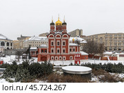 Moscow, Russia - December 13, 2020: Zaryadye landscape park in the center of Moscow. Редакционное фото, фотограф Ольга Сейфутдинова / Фотобанк Лори