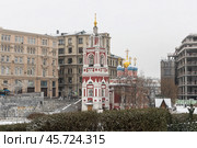 Moscow, Russia - December 13, 2020: Zaryadye landscape park in the center of Moscow. Редакционное фото, фотограф Ольга Сейфутдинова / Фотобанк Лори