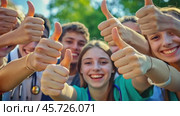 College Students with Thumbs Up gesture. Group of happy multiracial teenagers, boys and girls making like hand sign. Vote, winning or success. Closeup of people with yes sign or OK. Positive feedback. Стоковое AI-видео, аниматор Марина Демидюк / Фотобанк Лори