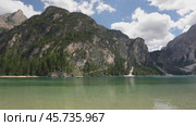 Lake Lago di Braies in Dolomites, Italy Alps (2022 год). Стоковое видео, видеограф Андрей Армягов / Фотобанк Лори