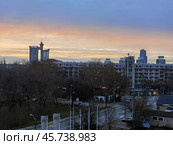 Рассвет из окна дома в Новом Белграде (Сербия) Редакционное фото, фотограф Максим Гулячик / Фотобанк Лори