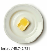 Single melting pat of butter with honey on white plate. Стоковое AI-изображение, AI-художник Иван Рябоконь / Фотобанк Лори